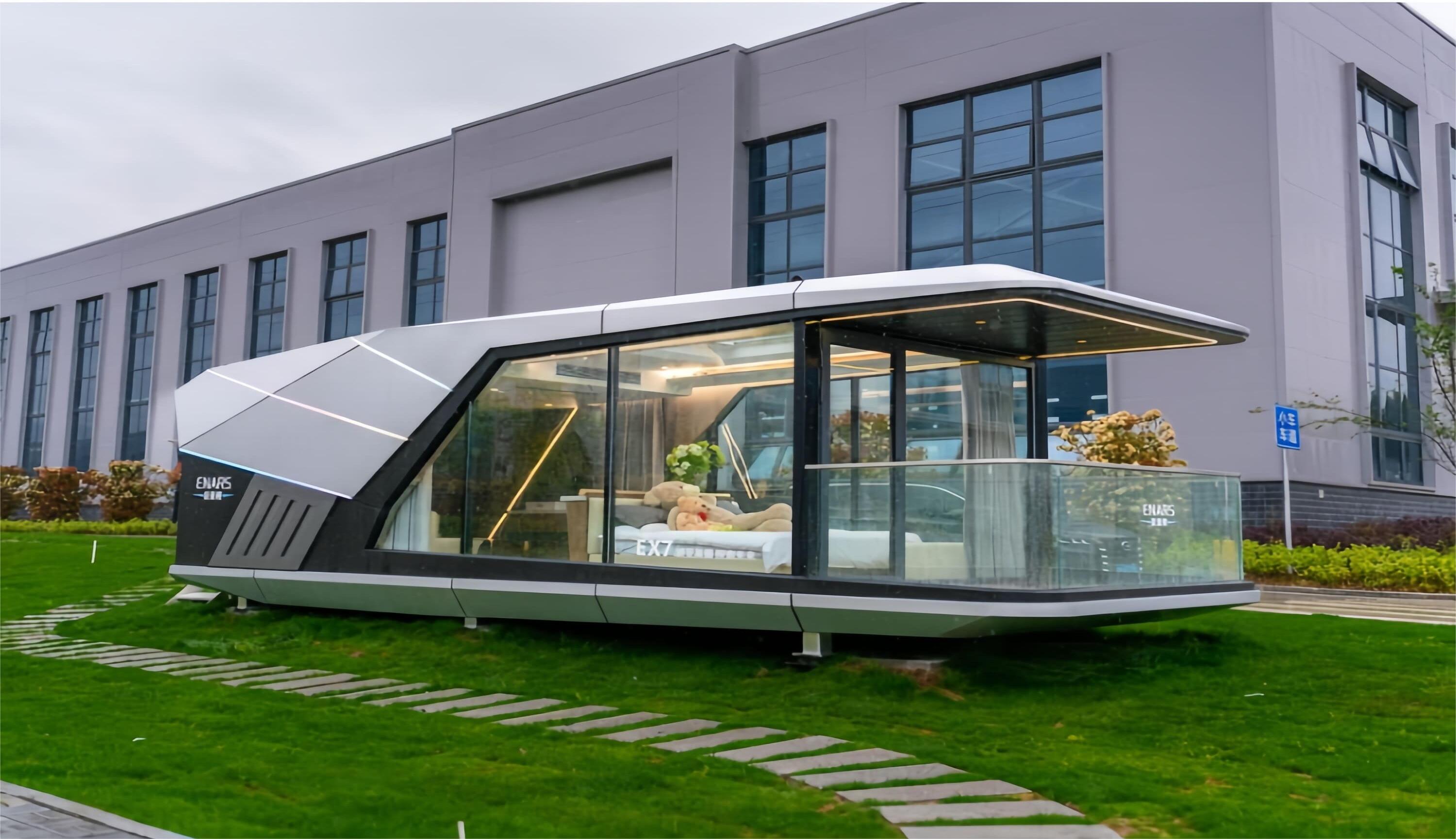 EX7-A capsule hotel that embraces nature